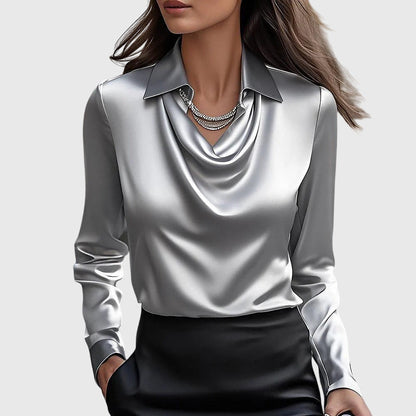 Sylvie™ | Chemisier à lustre luxueux avec col plissé